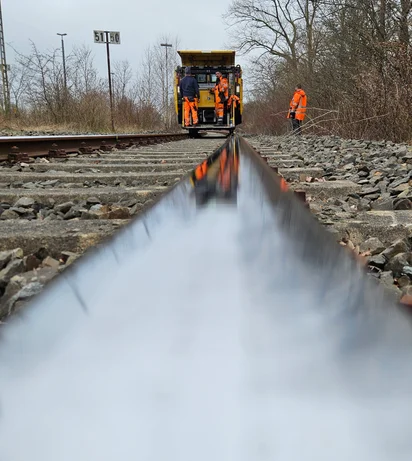 Employees during mobile rail milling